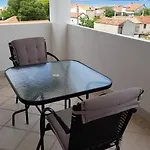 شقة Mira
