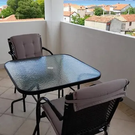 شقة Mira