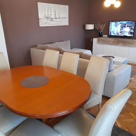 Mira Apartament *