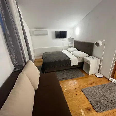 Mira Apartament *