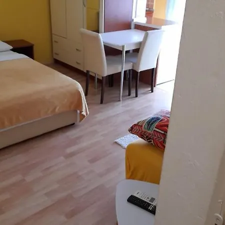 Mira Апартаменты *