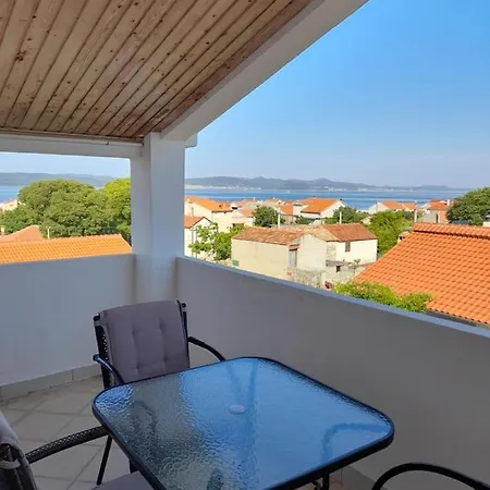 Mira 아파트 비빈제